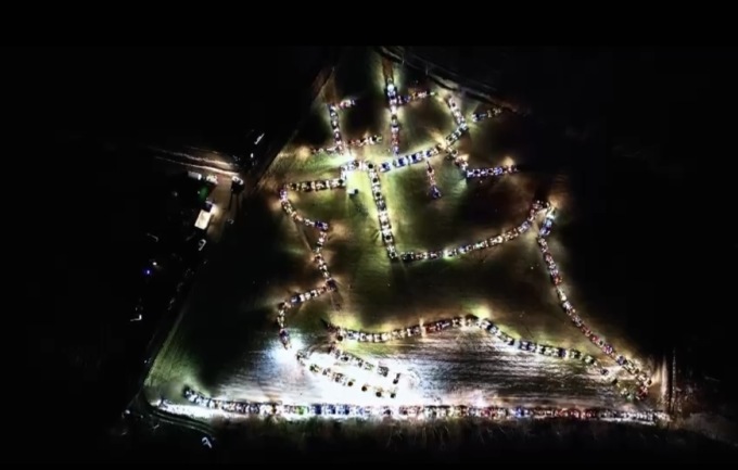A Dronero una renna realizzata con le luci di Duecento Trattori