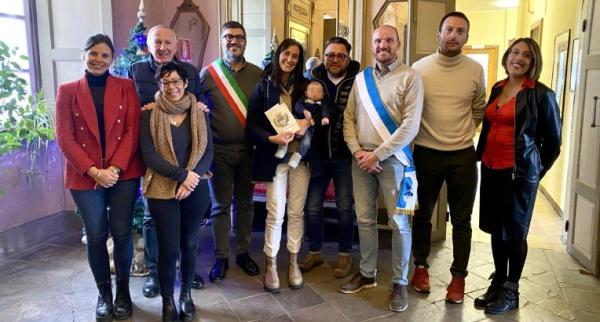 Assegno da 1.000 euro a Francesco, unico nato a Castellar