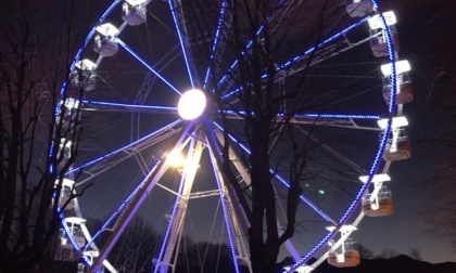 Enorme ruota panoramica da 38 metri a Pinerolo