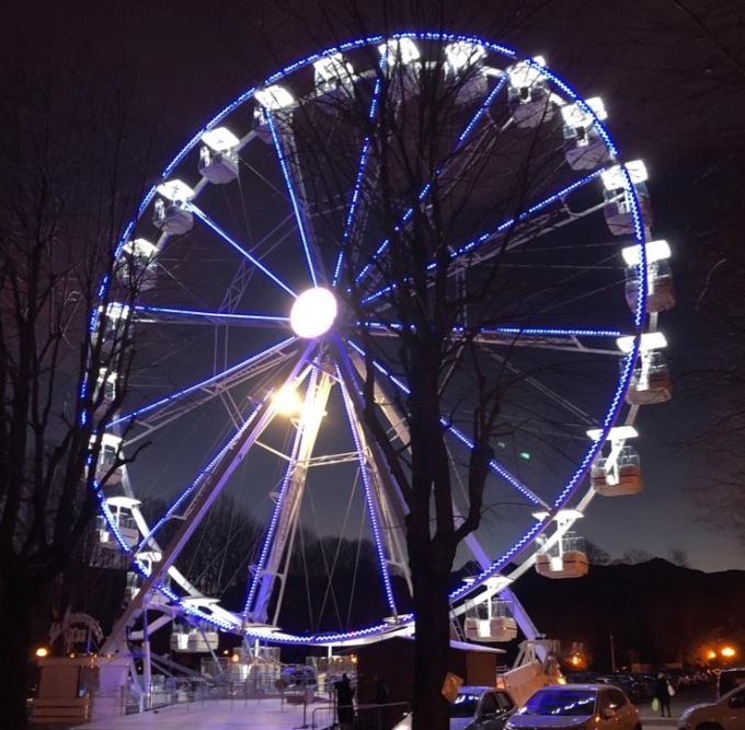 Enorme ruota panoramica da 38 metri a Pinerolo