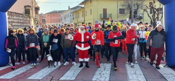 Il Natale arriva prima a Scarna tra canti, calendari