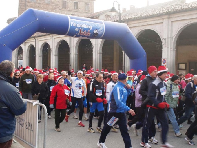 Il Fitwalking di Natale accende i mercatini