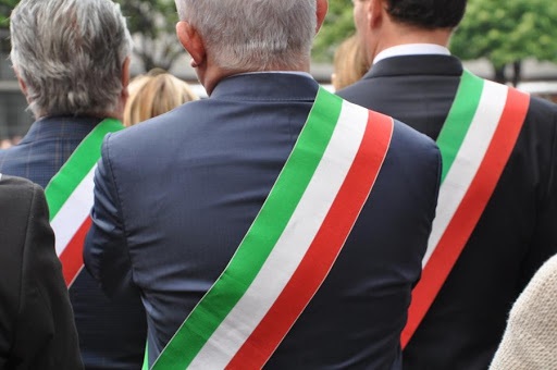 Sindaci, sotto l’albero c’è un nuovo mandato