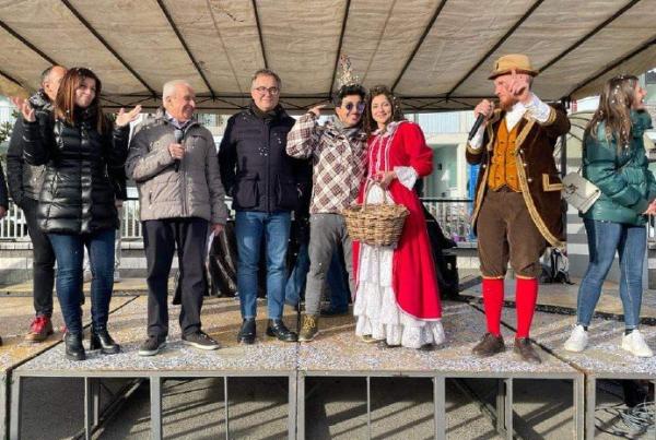 Busca invasa da sorrisi e coriandoli: Carnevale, su il sipario
