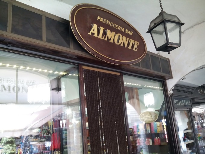 Due nuove chiusure nel centro di Saluzzo: Almonte e l’edicola