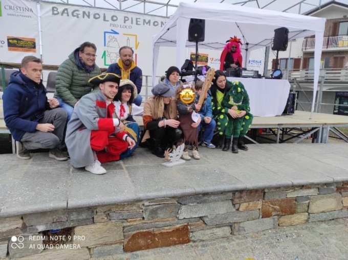 Colori e musica del carnevale conquistano Bagnolo