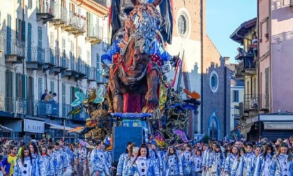 In migliaia alla sfilata saluzzese Applausi per i gruppi e i carri