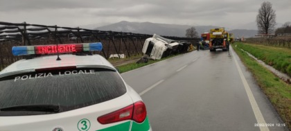 Incidente: Tir in un fosso tra Cavour e Campiglione