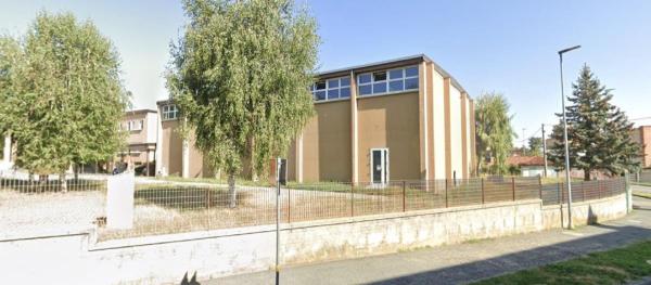 Il tetto della palestra si sgretola Il Comune vuole vederci chiaro