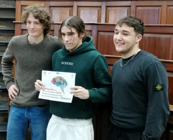 Mattia porta Moretta e il Bodoni alle Olimpiadi delle Neuroscienze