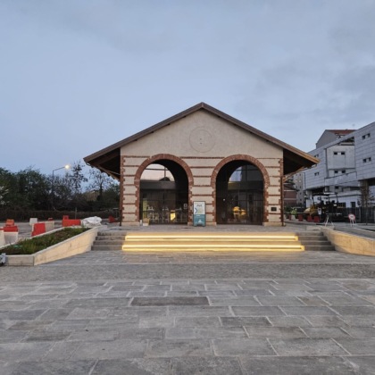 Il monumento del fante di piazza Buttini si triplica