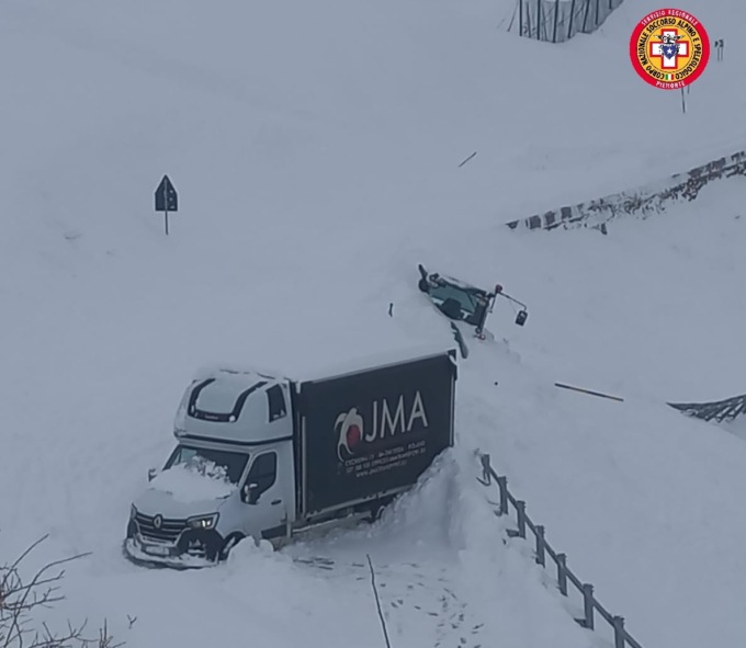Valanga sul Colle della Maddalena: mezzi coinvolti, nessun ferito