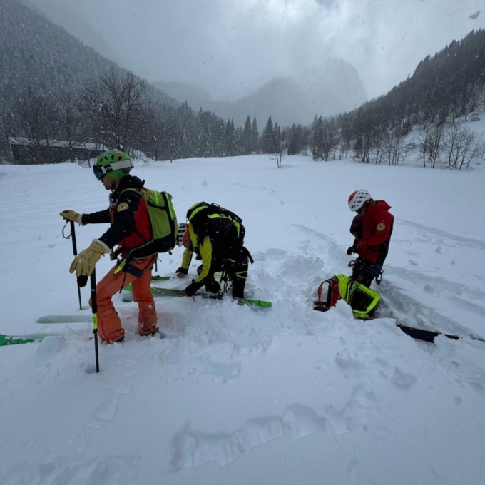 Coinvolte 11 persone in una valanga, ma nessun ferito