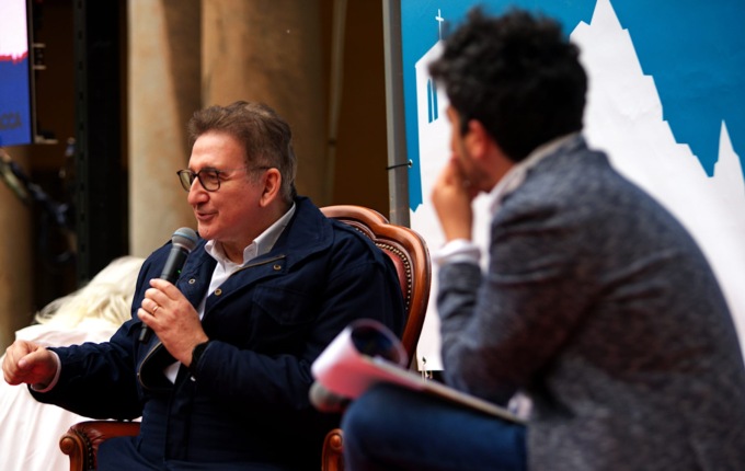 Un vero Roberto Giacobbo Show quello del giornalista