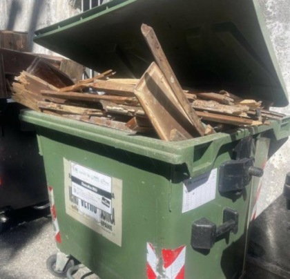Bare nei cassonetti, scoppia la polemica