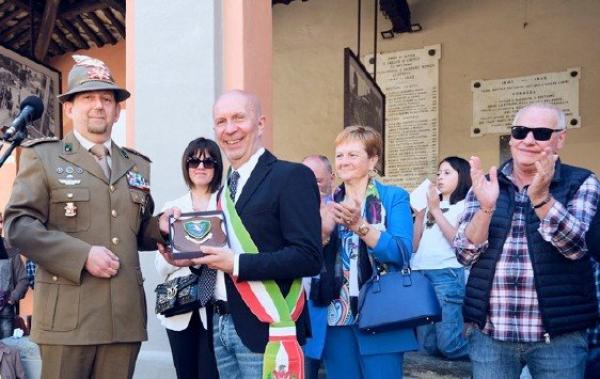 Trecento alpini festeggiano la Taurinense