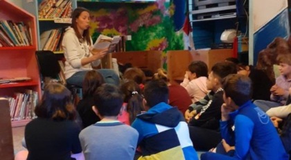 Cavour “legge” con i bambini Così si diventa piccoli lettori
