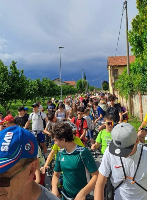 Una PedalaCavour baciata dal sole