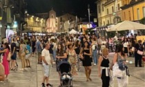 Shopping notturno per i saldi a Saluzzo con molte promozioni