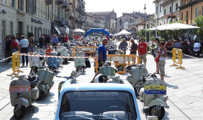 Domenica Saluzzo verrà invasa dalle Vespe per il “Giro dei 3 colli”