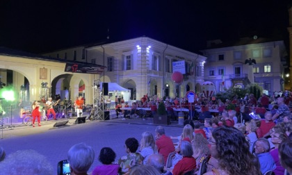 Successo per la Notte Rossa a Cavour