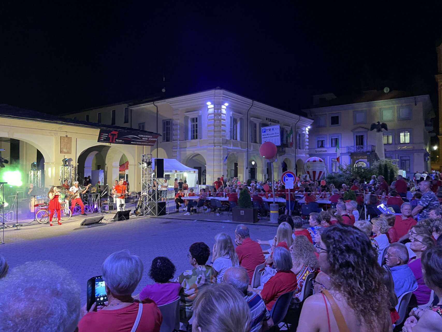 cavour notte in rosso