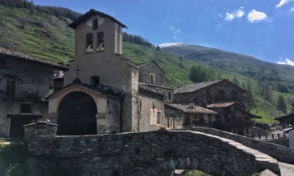 Fuochi sul lago e Caccia al tesoro Pontechianale per famiglie