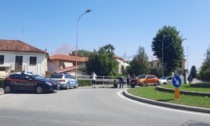 Scontro tra auto e bici in via Cuneo: traffico in tilt