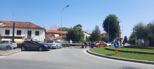 Scontro tra auto e bici in via Cuneo: traffico in tilt