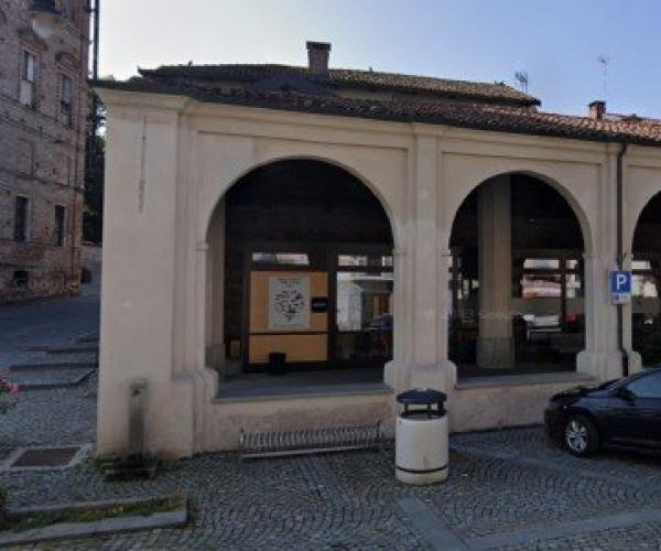 Le minoranze attaccano l’affitto della “Boutique”