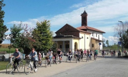 Domenica 15 in bicicletta Poi la festa con gli alpini