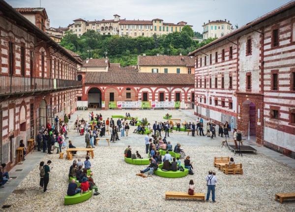Biblioteca in festa con i giovani Venerdì musica, libri e aperitivi