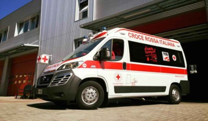 Incidente sulla rotonda di via Pinerolo: furgone colpisce moto