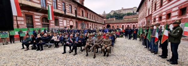 600 artiglieri del gruppo aosta sfilano a saluzzo