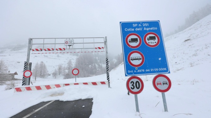Il Colle dell’Agnello chiude per il maltempo