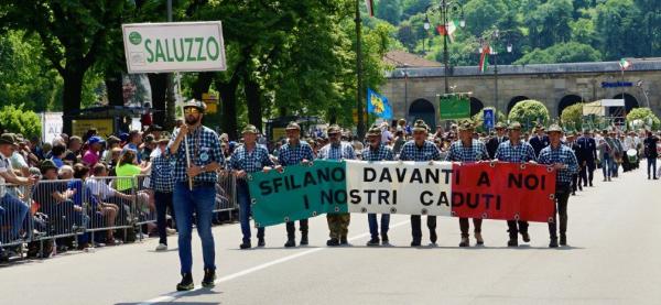 La Monviso si ritrova: 3.200 penne nere attese a Saluzzo