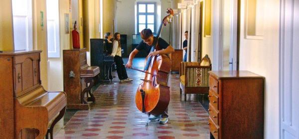 «Voglio lavorare in un’orchestra» Il sogno di 143 giovani musicisti