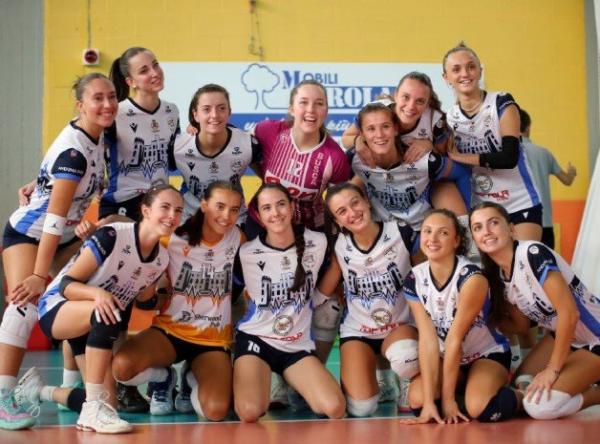 Volano le ragazze della D del volley