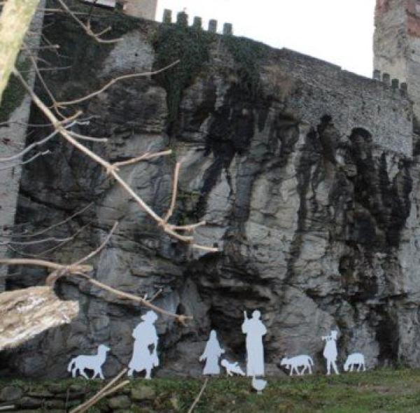 Il castello della città e il presepe a Barge