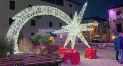 Sotto la Rocca “E’ già Natale” con le nuove luminarie a led