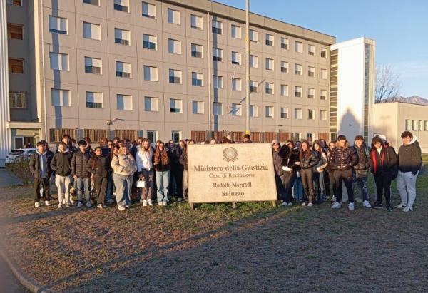 Applausi al Morandi, gli studenti allo spettacolo