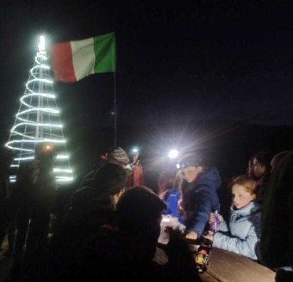 L’albero di Natale acceso al Belvedere