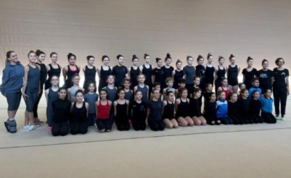 Le ginnaste ai collegiali di fine anno