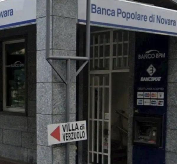 Fanno esplodere il Bancomat, colpo da 50 mila euro