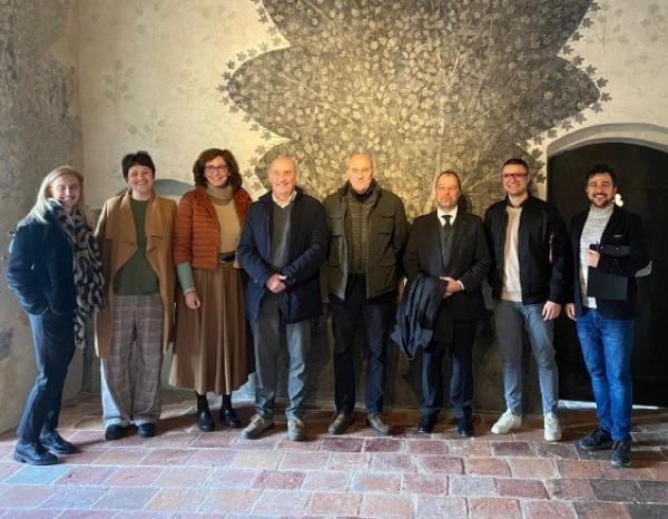 Due sentieri tra Castello e centro a Manta