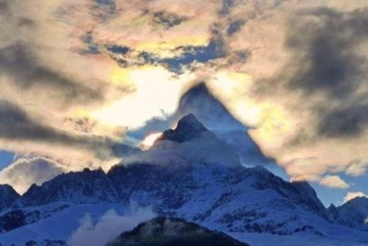 Una misteriosa ombra avvolge il Viso: la magia di Brocken