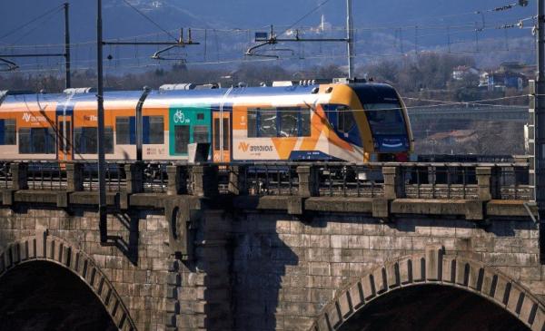 Il treno Arenaways in val Roya per collegare Saluzzo alla Riviera