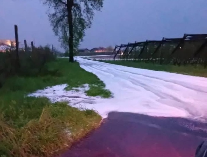 Grandine improvvisa tra Barge e Cavour