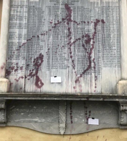 Imbrattata la lapide a Dronero