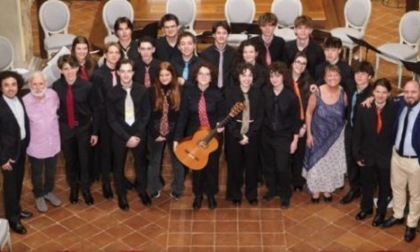 L’orchestra di oltre 20 chitarristi chiude il festival Lia Trucco